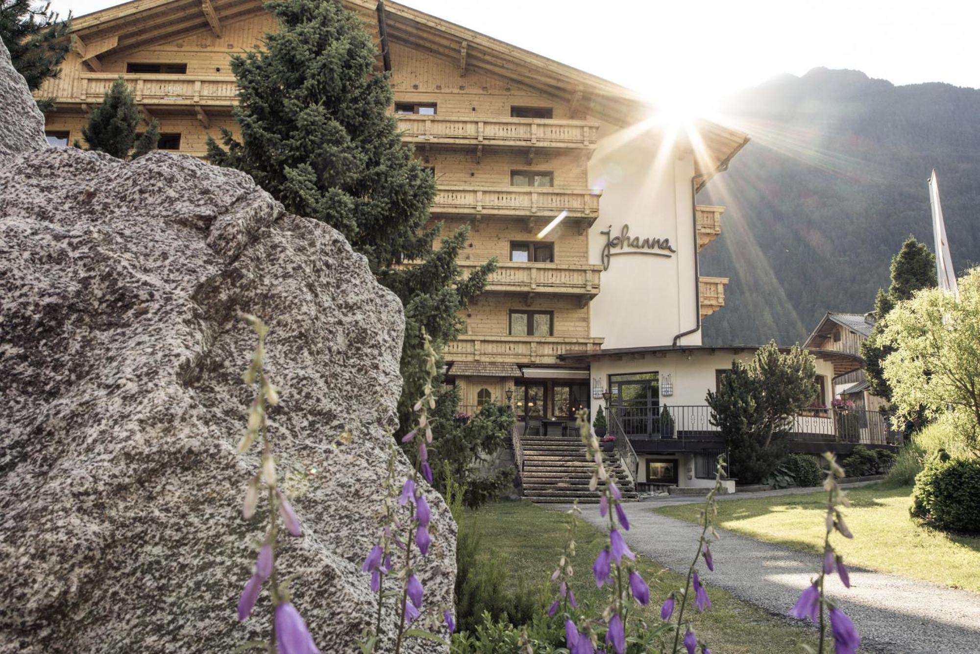 Hotel Johanna Mitten Im Oetztal Umhausen Eksteriør billede